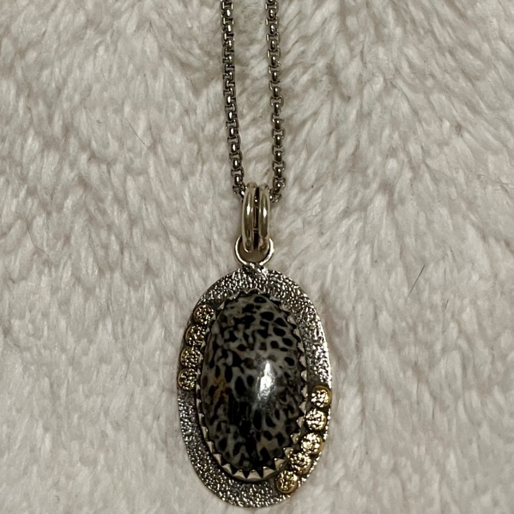 stingray coral necklace